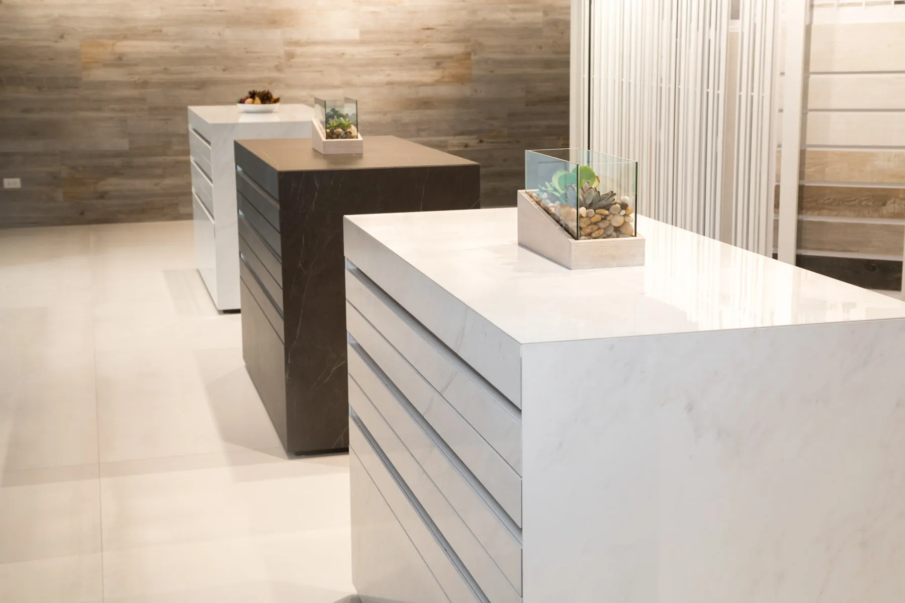 Sculptural freestanding showroom basins